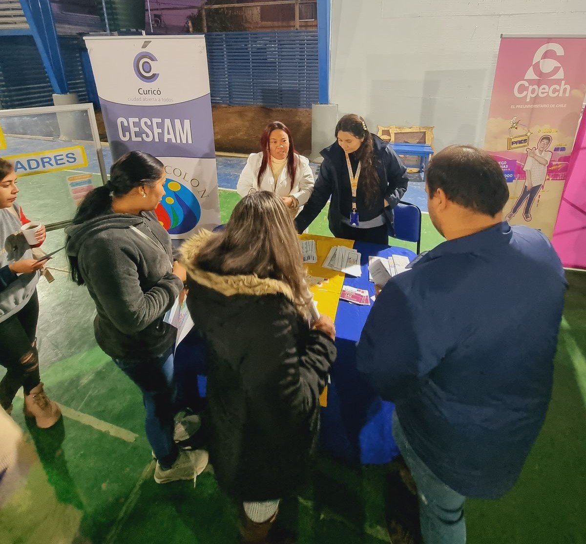 Exitosa feria para padres, tutores, y apoderados en Sede Media