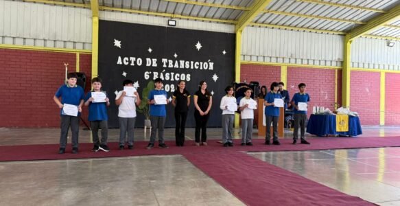 Un gran paso: Exitoso Acto de Transición 6tos básicos
