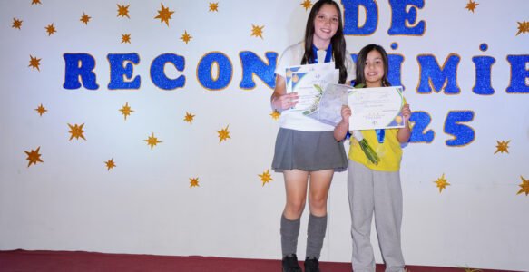Ceremonia de Reconocimiento 2025 destacó a estudiantes, apoderados y funcionarios