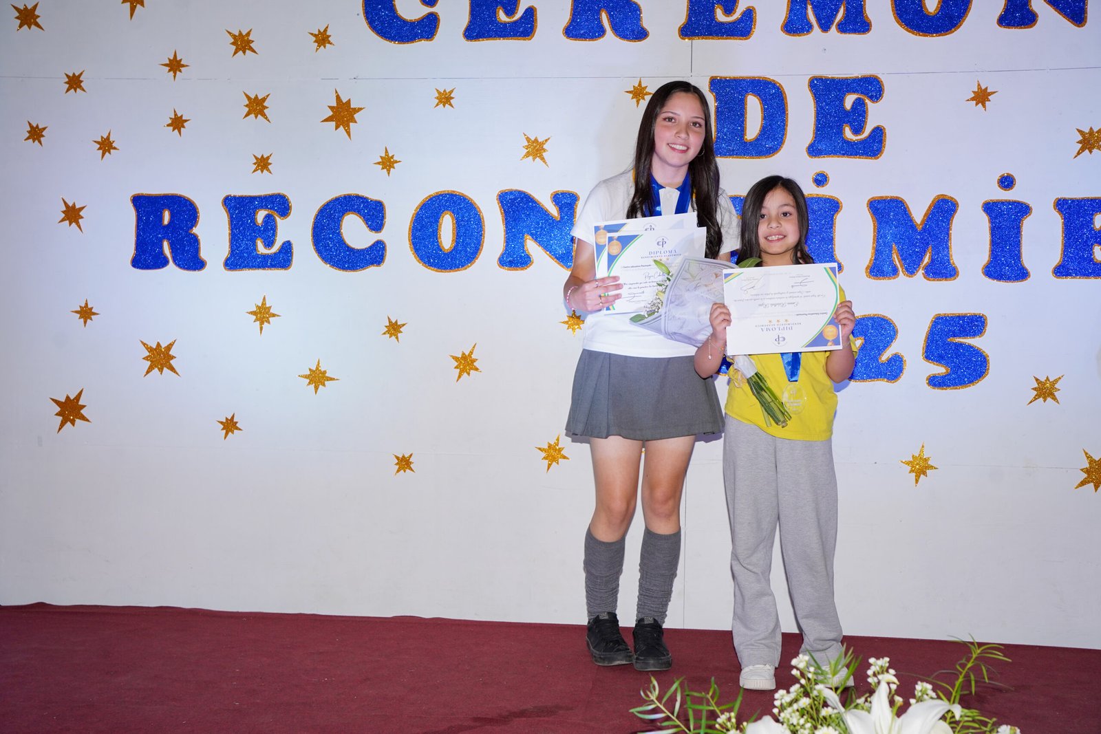 Ceremonia de Reconocimiento 2025 destacó a estudiantes, apoderados y funcionarios