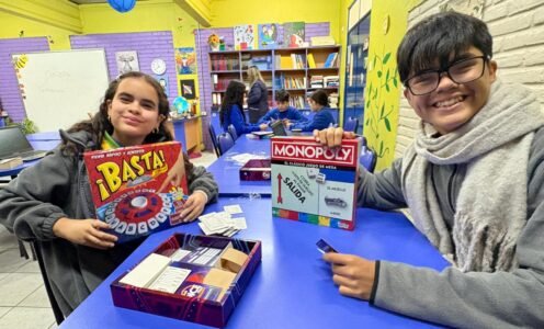 Centro de Padres dona juegos de mesa a Biblioteca CRA de Sede Media